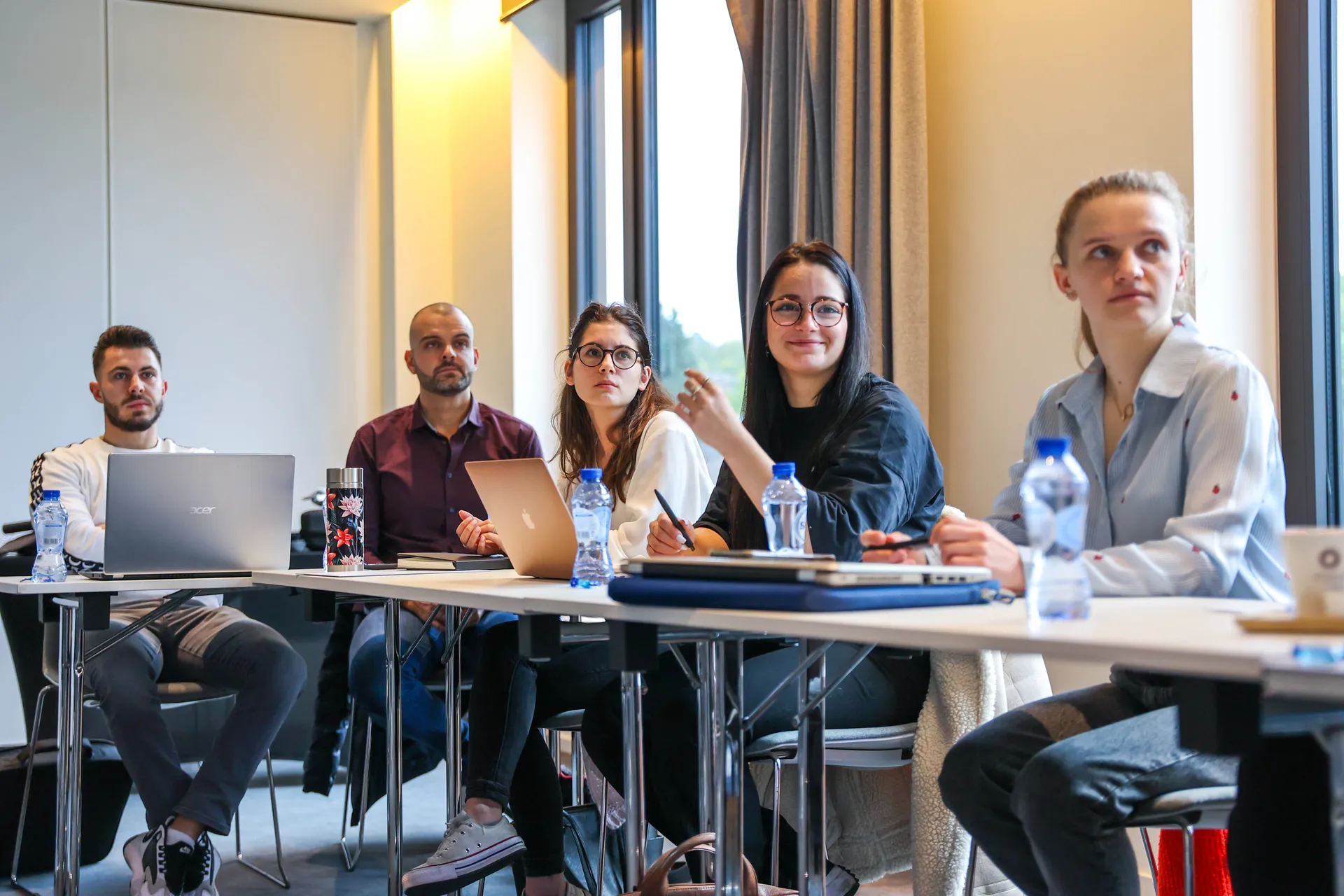 Participants réunis lors d'une session de travail sur une stratégie immobilière